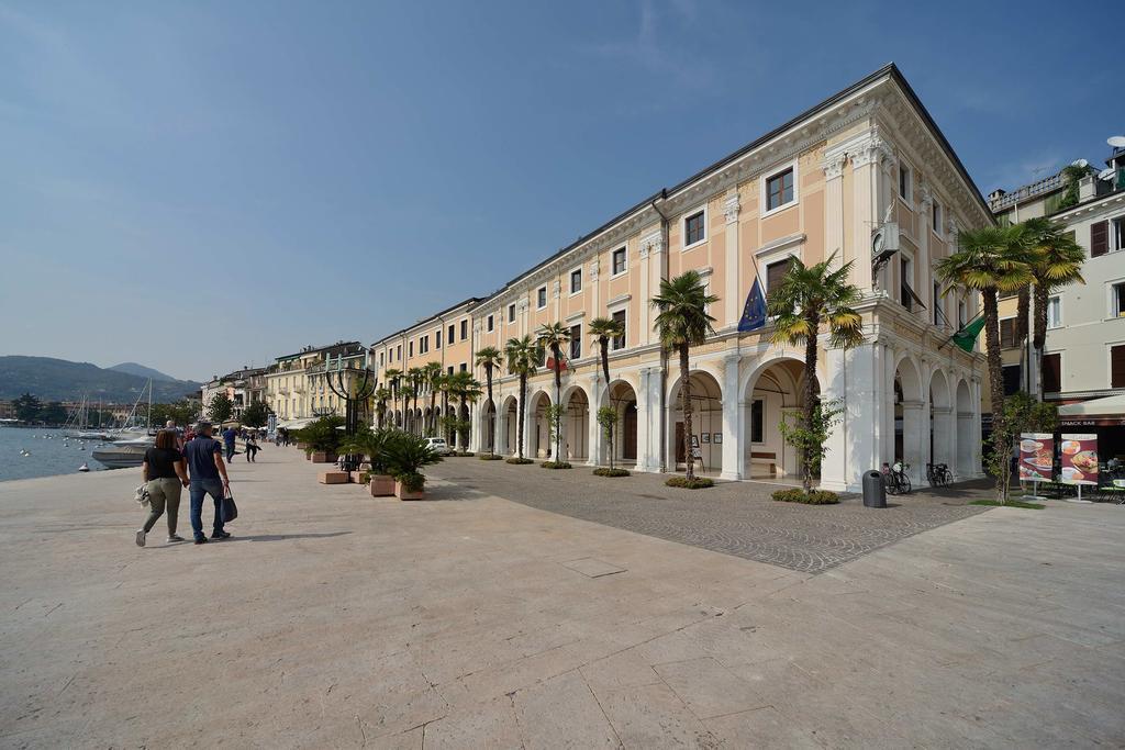 Апартаменты Antico Palazzo Signorile Сало Экстерьер фото