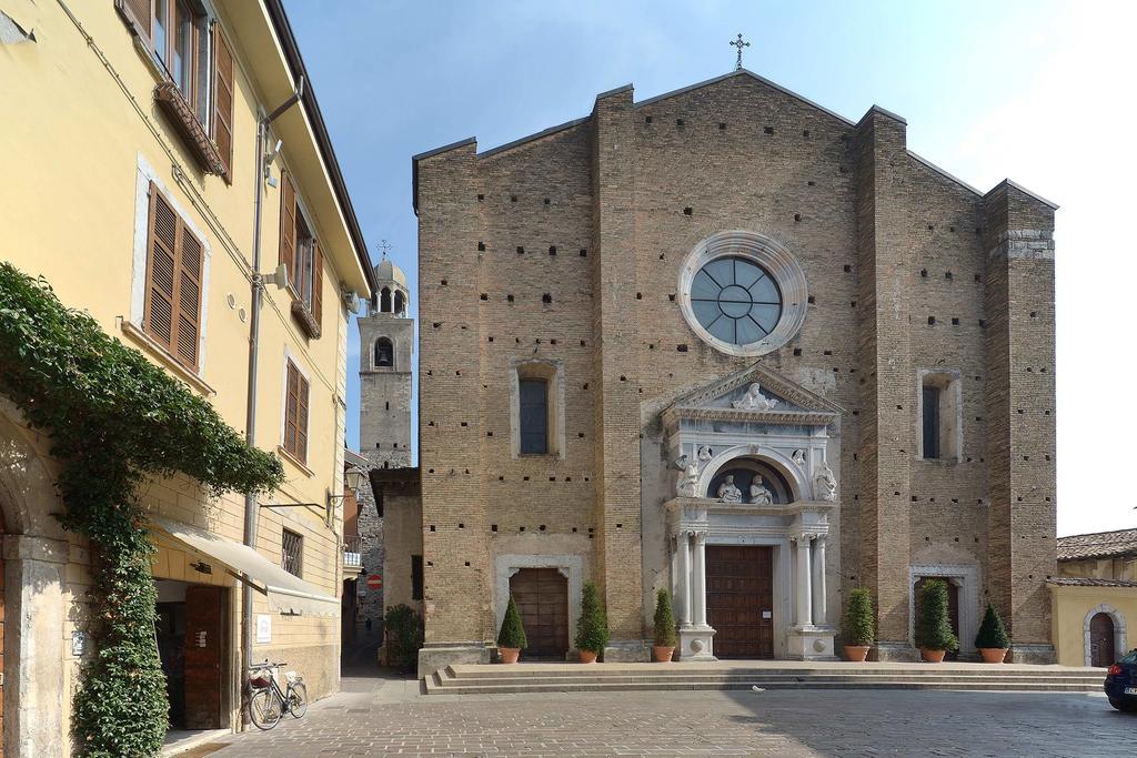 Апартаменты Antico Palazzo Signorile Сало Экстерьер фото